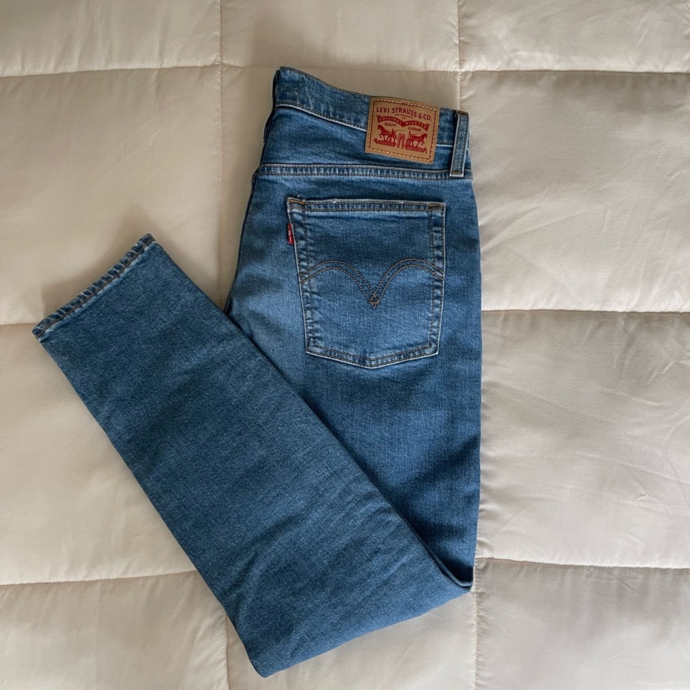 NWOT Levi's Women's Wedgie Skinny Jeans